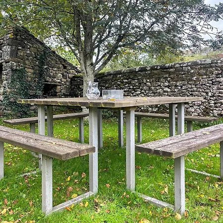 High Rylands * Arncliffe